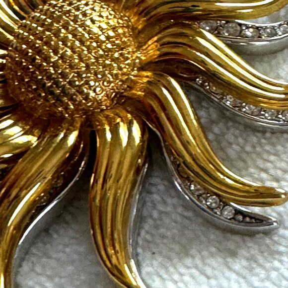 Kenneth Jay Lane KJL Gold and Silver Tone Rhinestone Kinetic Sunflower Brooch - Picture 3 of 11